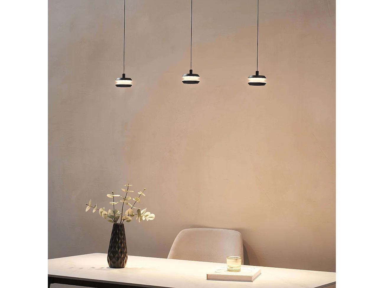 Suspension LED dimmable cylindre noir hauteur réglable design minimaliste - Rive