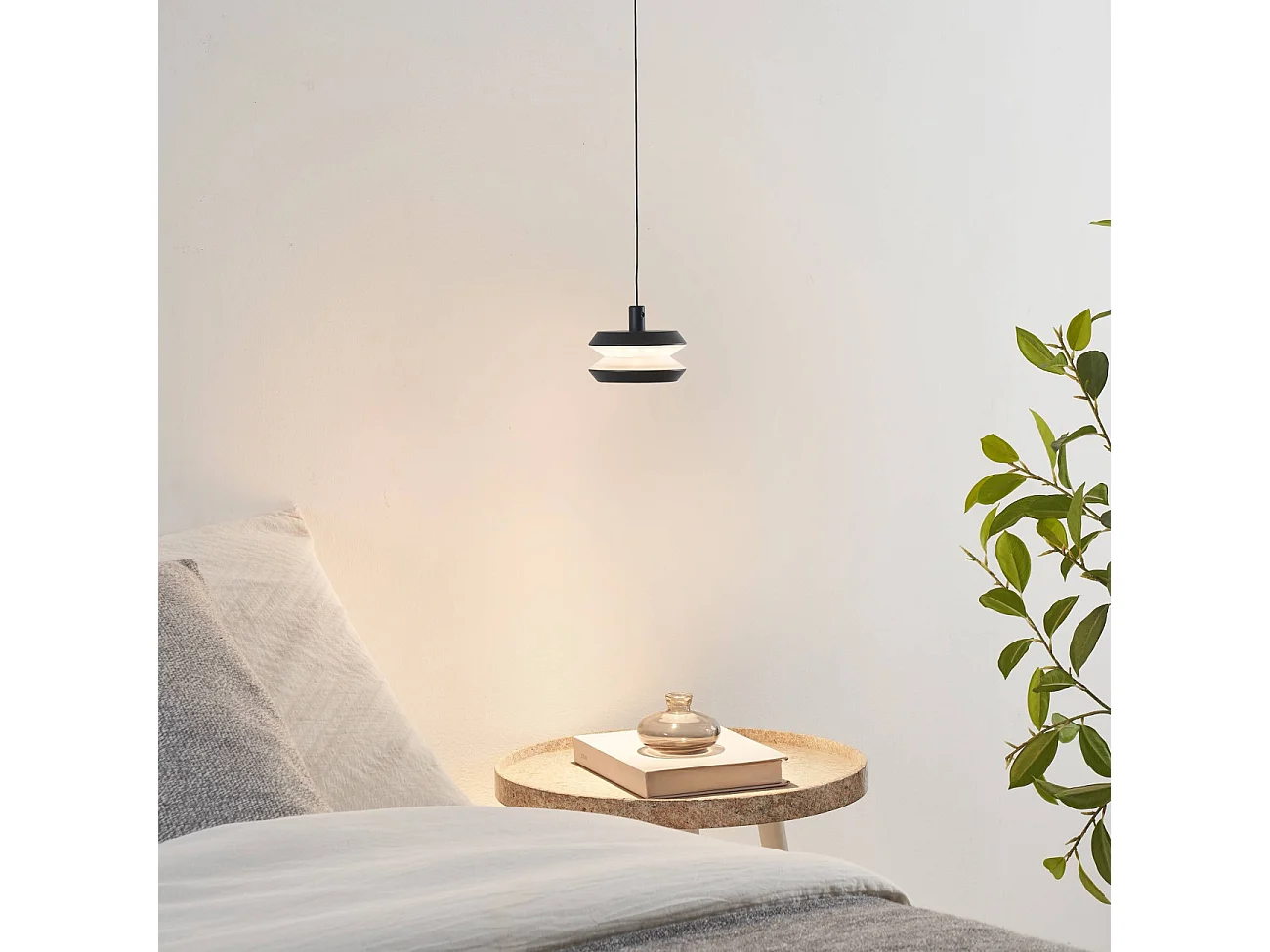 Suspension LED dimmable cylindre noir hauteur réglable design minimaliste - Rive