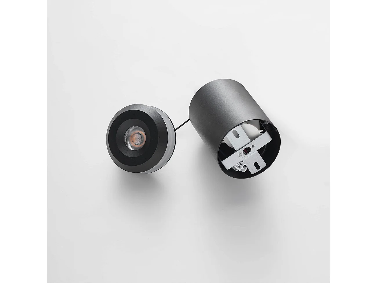 Suspension LED dimmable cylindre noir hauteur réglable design minimaliste - Rive