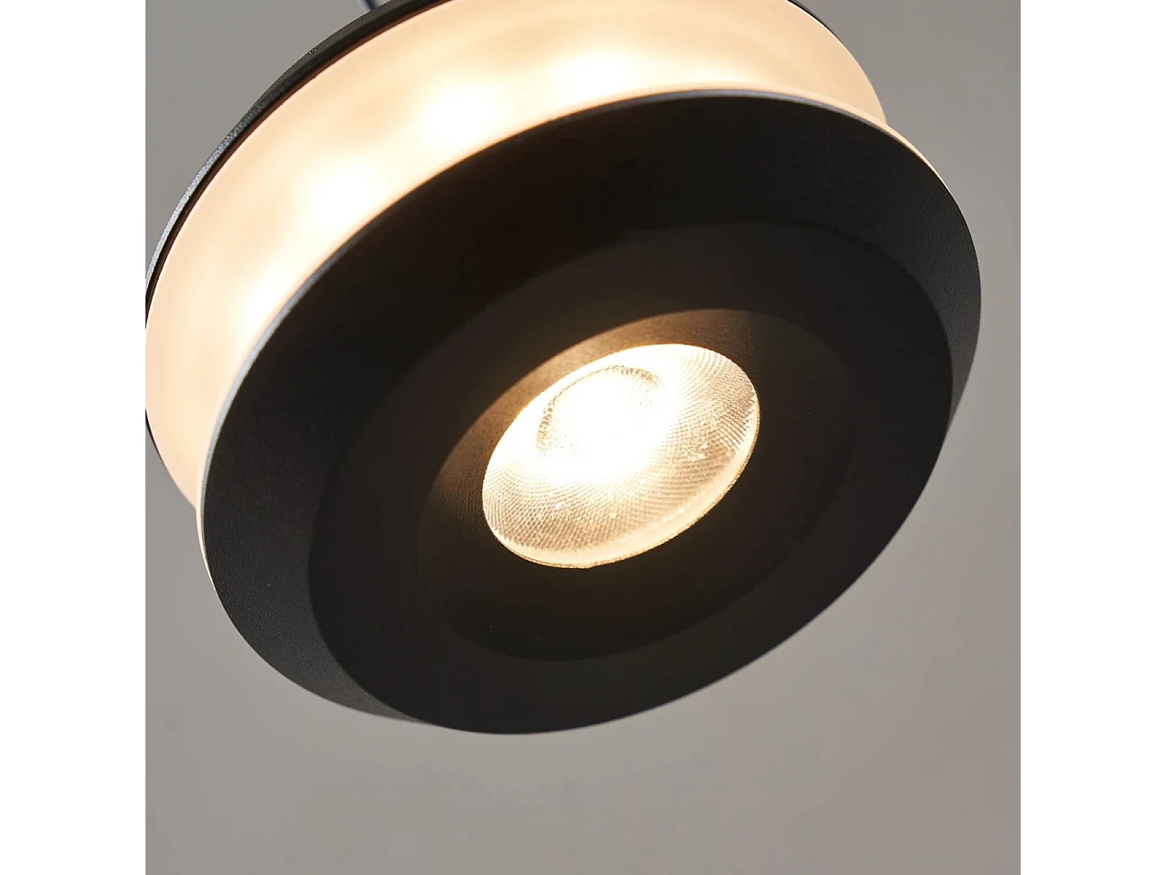 Suspension LED dimmable cylindre noir hauteur réglable design minimaliste - Rive