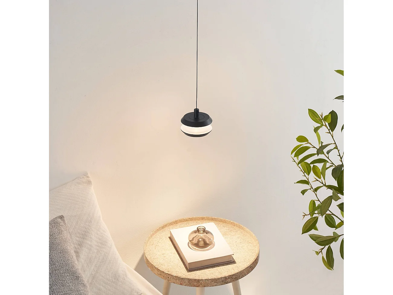 Suspension LED dimmable cylindre noir hauteur réglable design minimaliste - Rive