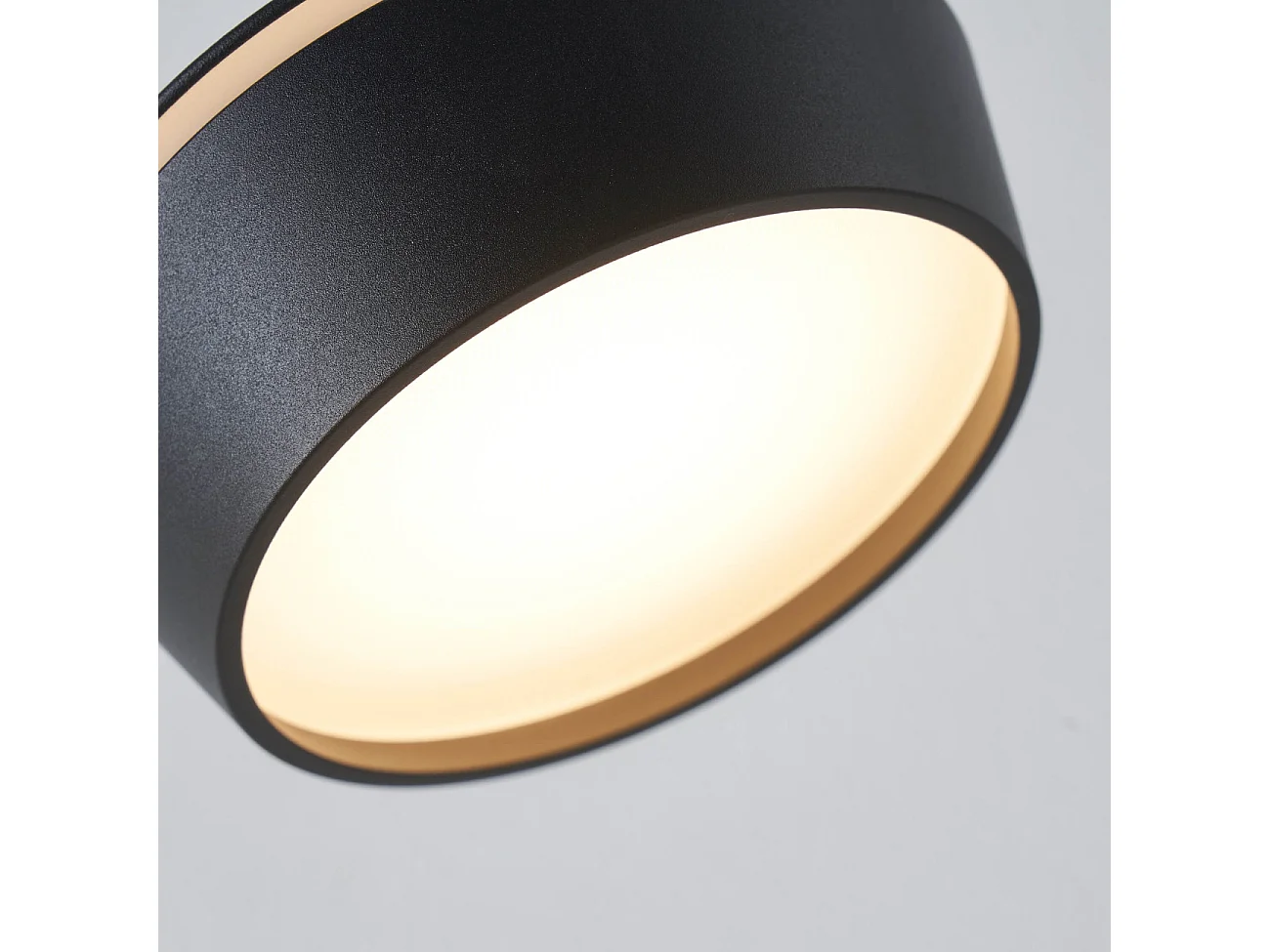 Petite suspension noire minimaliste LED intégrée dimmable - Mavel
