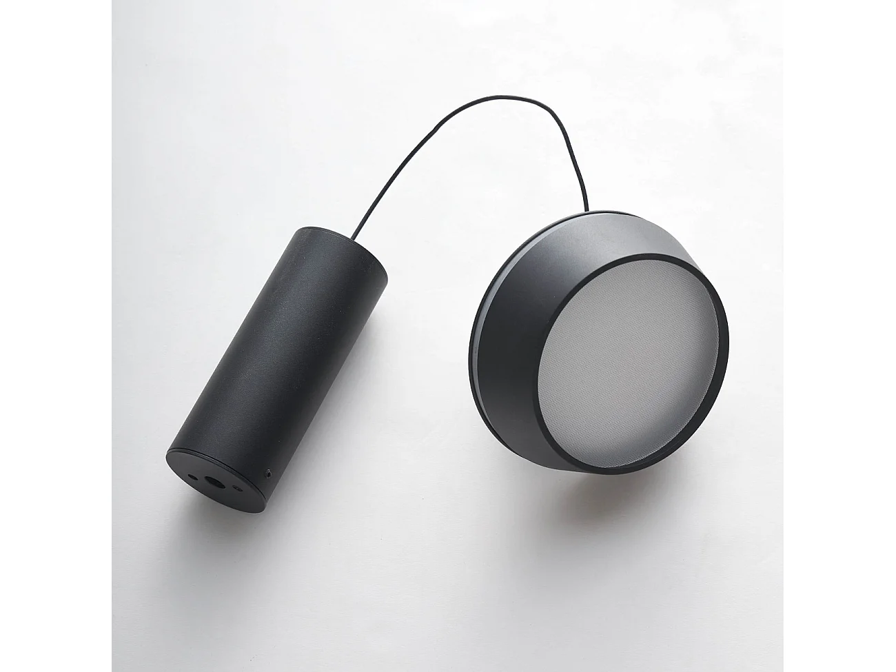 Petite suspension noire minimaliste LED intégrée dimmable - Mavel