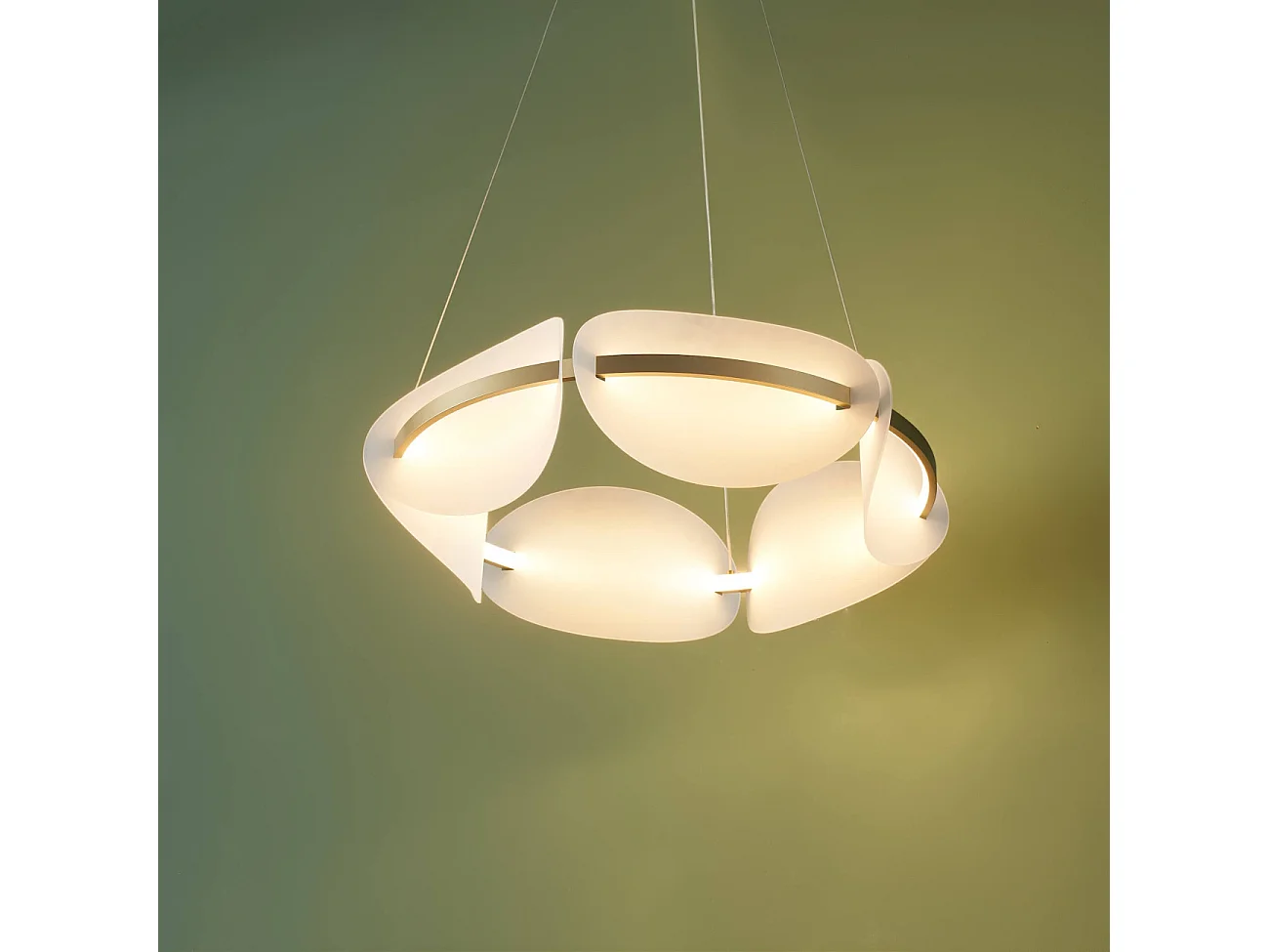 Suspension circulaire dorée LED dimmable verre dépoli 62 cm - Cristalia