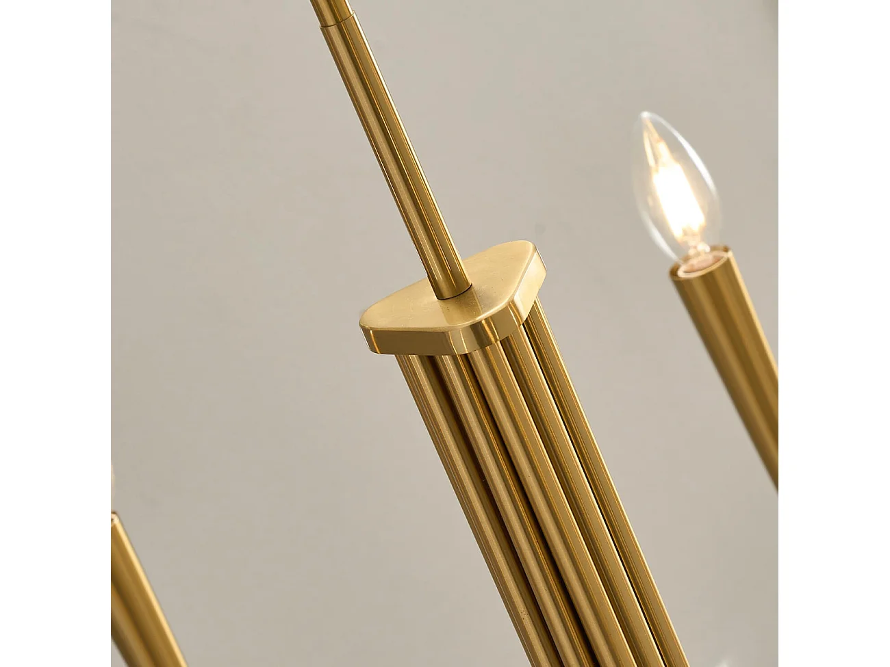 Lustre à bras multiples laiton style chandelier moderne 80 cm - Kaelisma