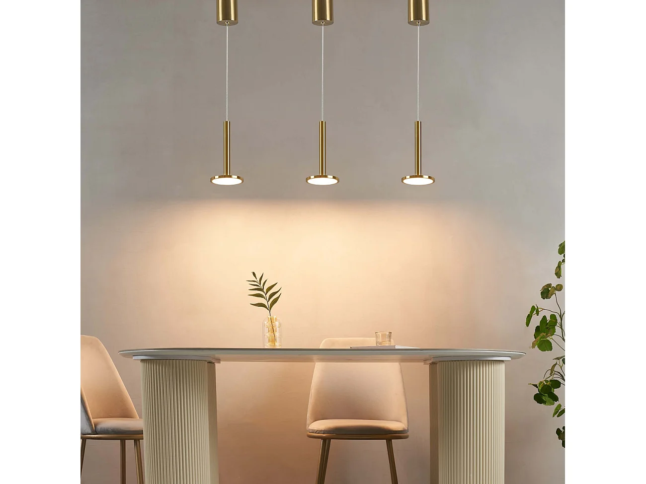 Suspension raffinée cloche dorée verre ambré LED intégrée - Eriska