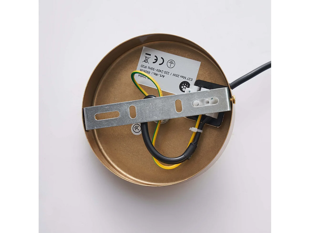 Suspension design en bois tourné et laiton doré - Yuli