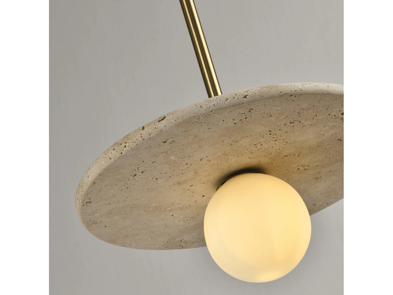 Suspension élégante travertin et boule en verre opalin - Silvia