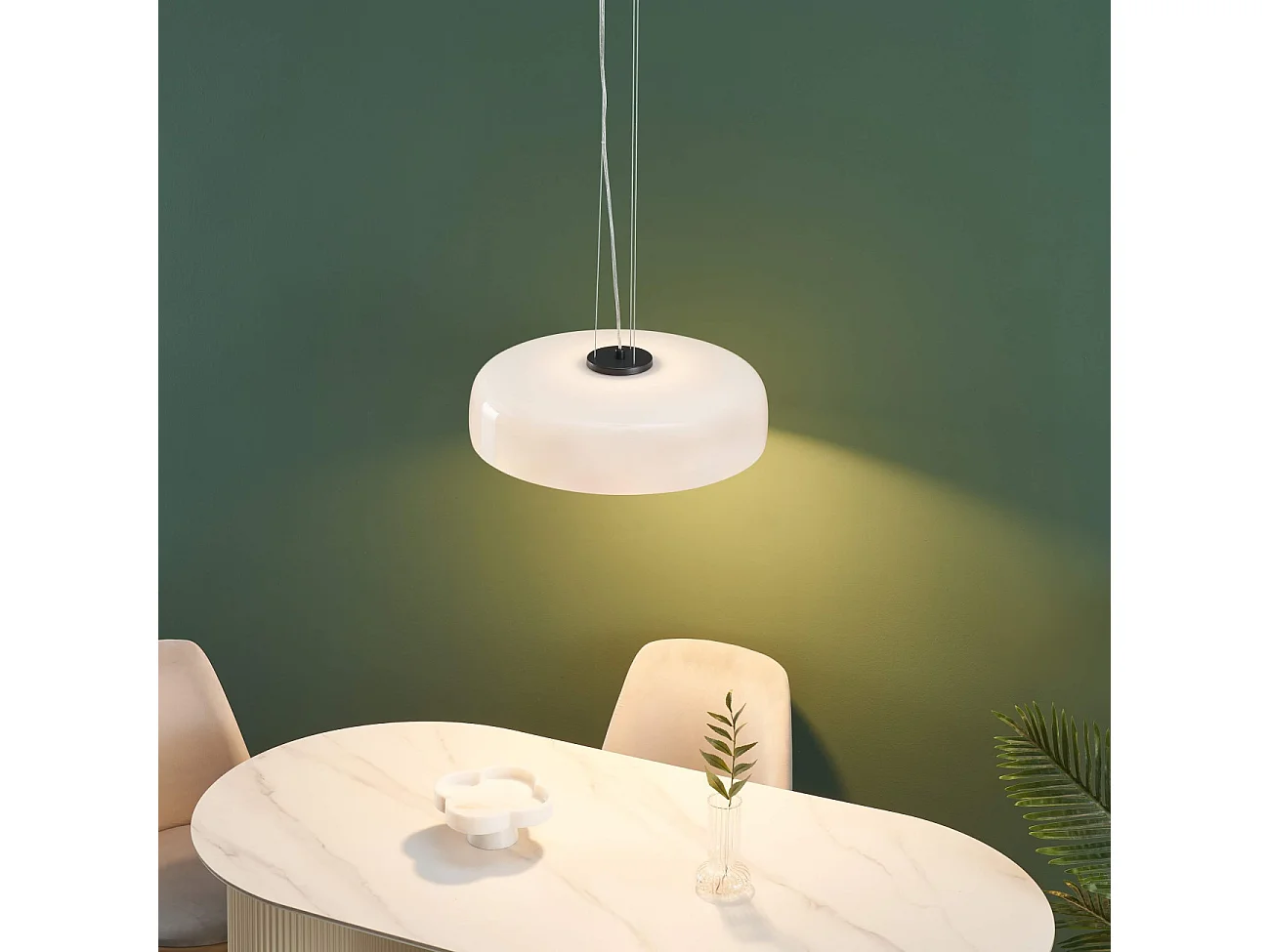 Suspension dôme en verre blanc opale et métal noir - Riccardo