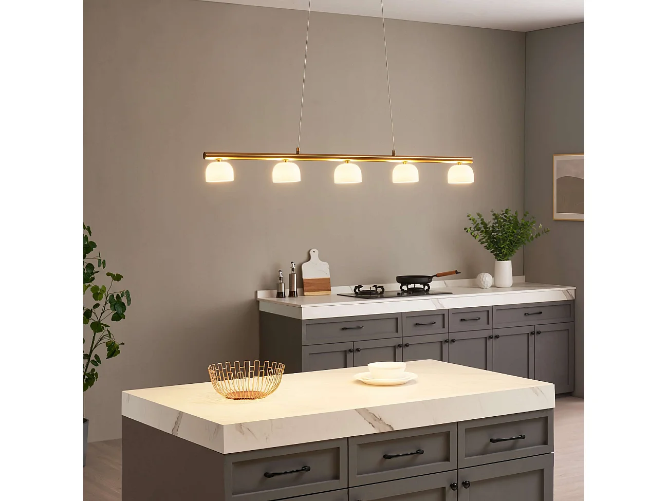 Longue suspension LED laiton avec 5 dômes en verre - Nysséa