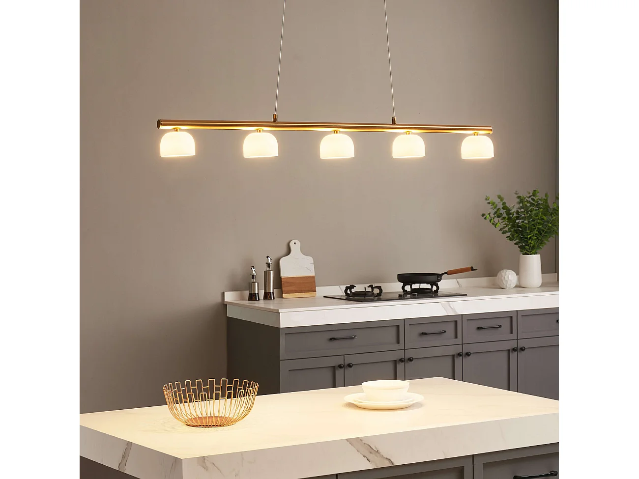 Longue suspension LED laiton avec 5 dômes en verre - Nysséa