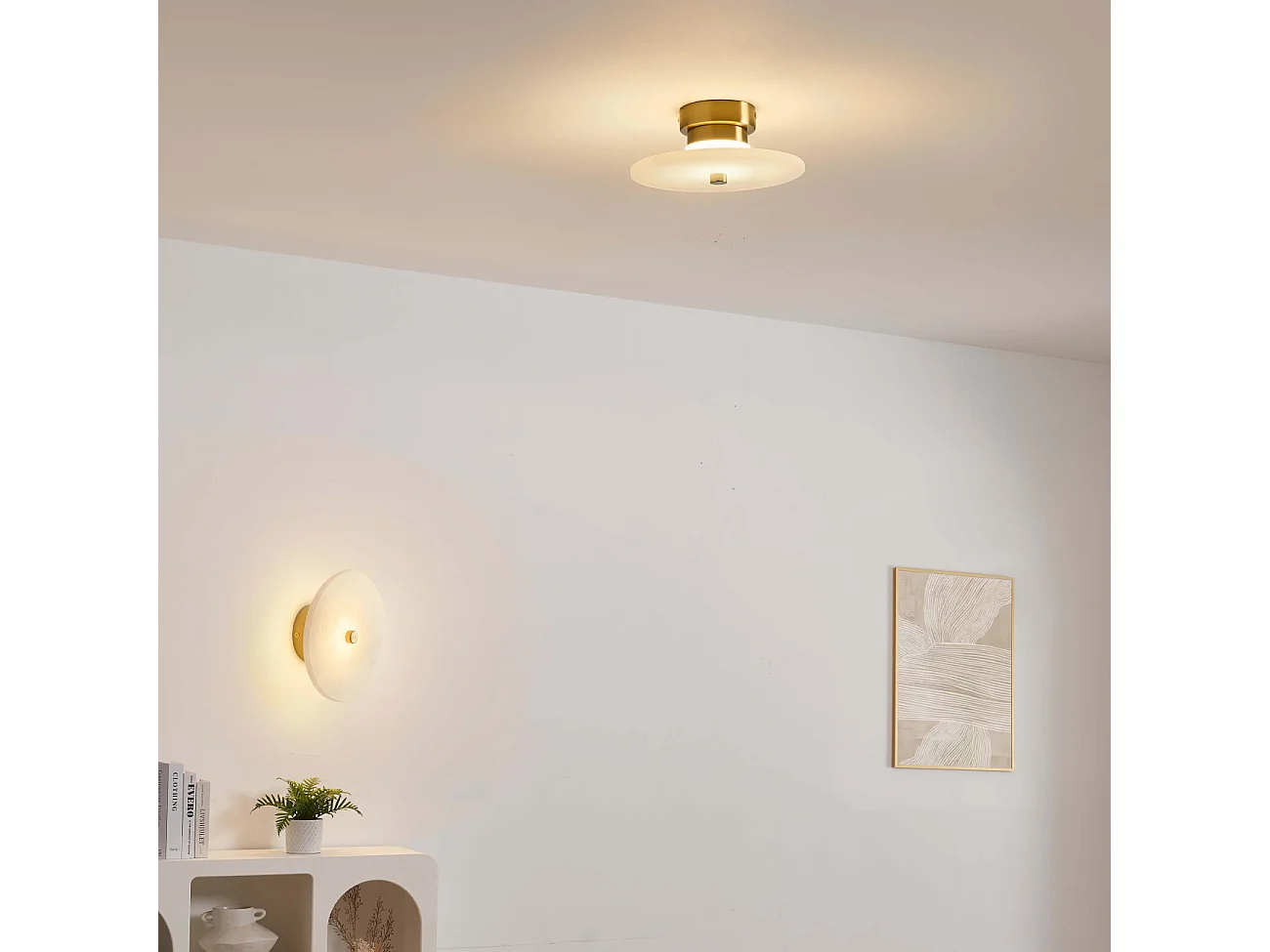 Petit spot ou applique ronde en marbre blanc avec détail doré - Lilasea