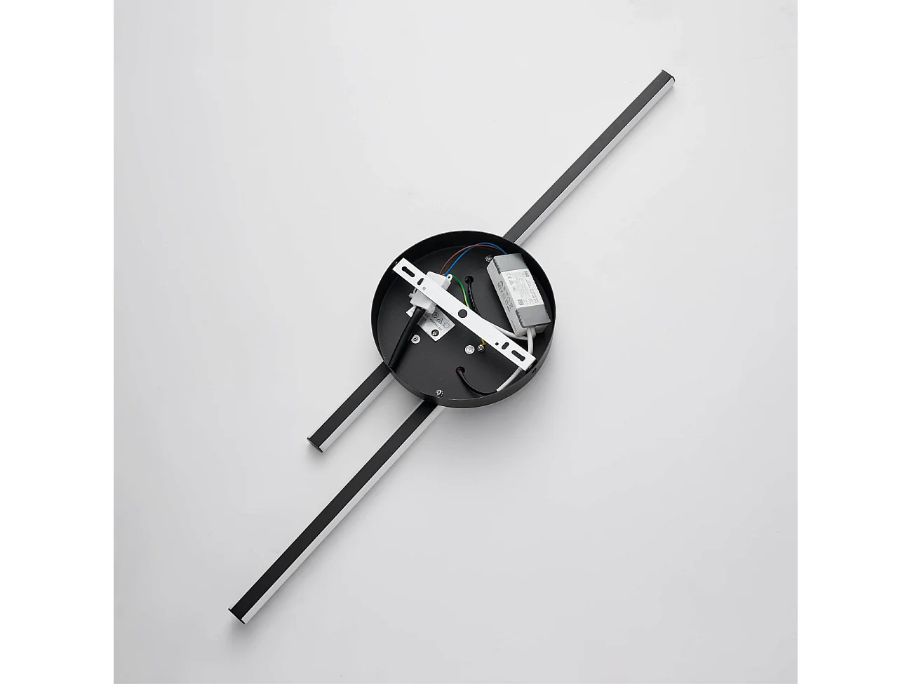 Applique noire LED aux lignes épurées 80 cm - Pia