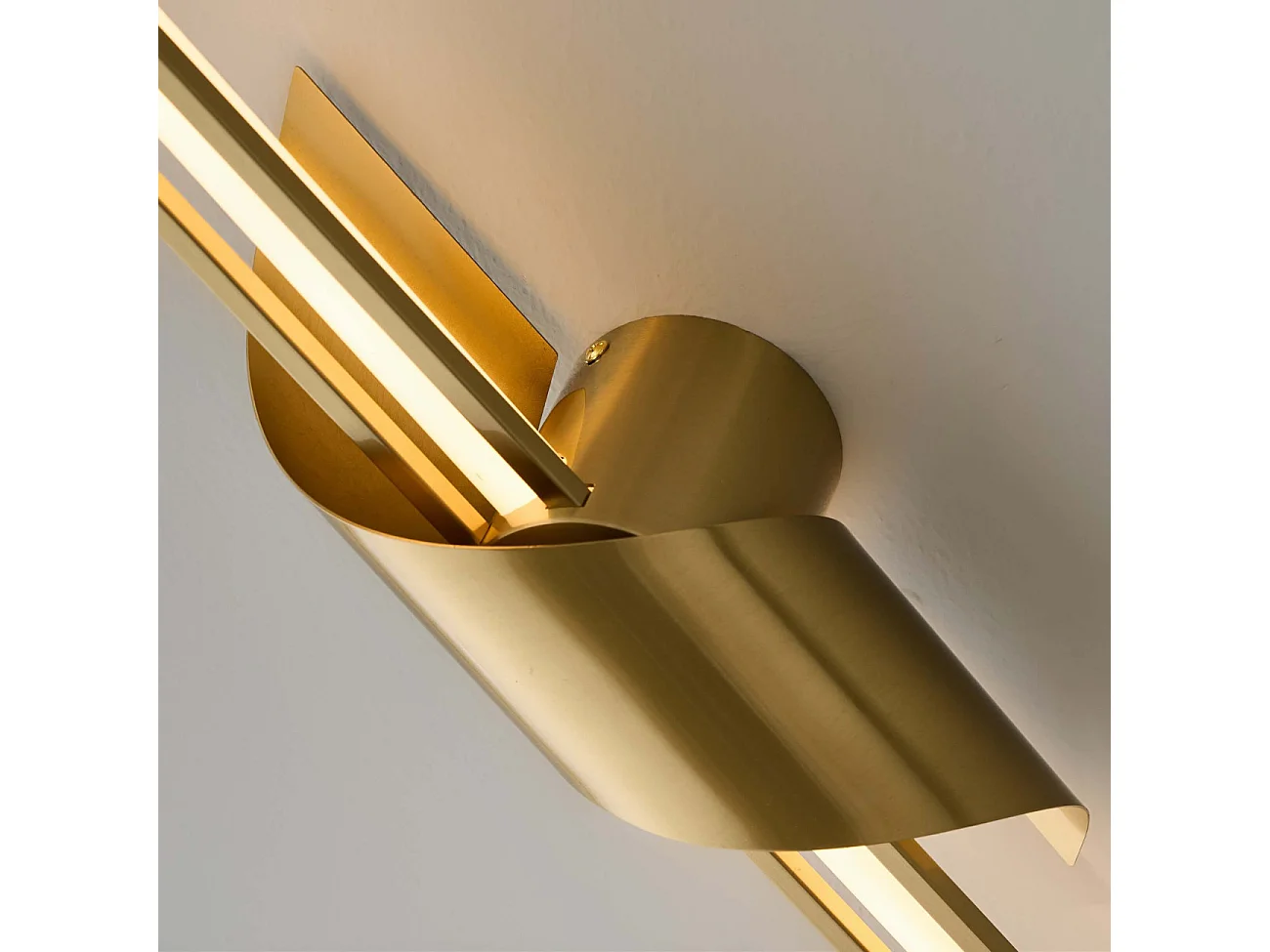 Applique LED dorée minimaliste et longiligne 18W - Zénaïa