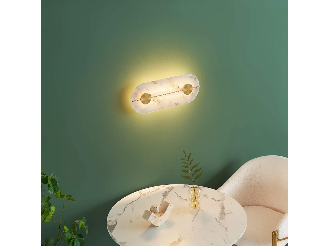 Applique murale ovale dorée LED avec abat-jour en albâtre - Calizia