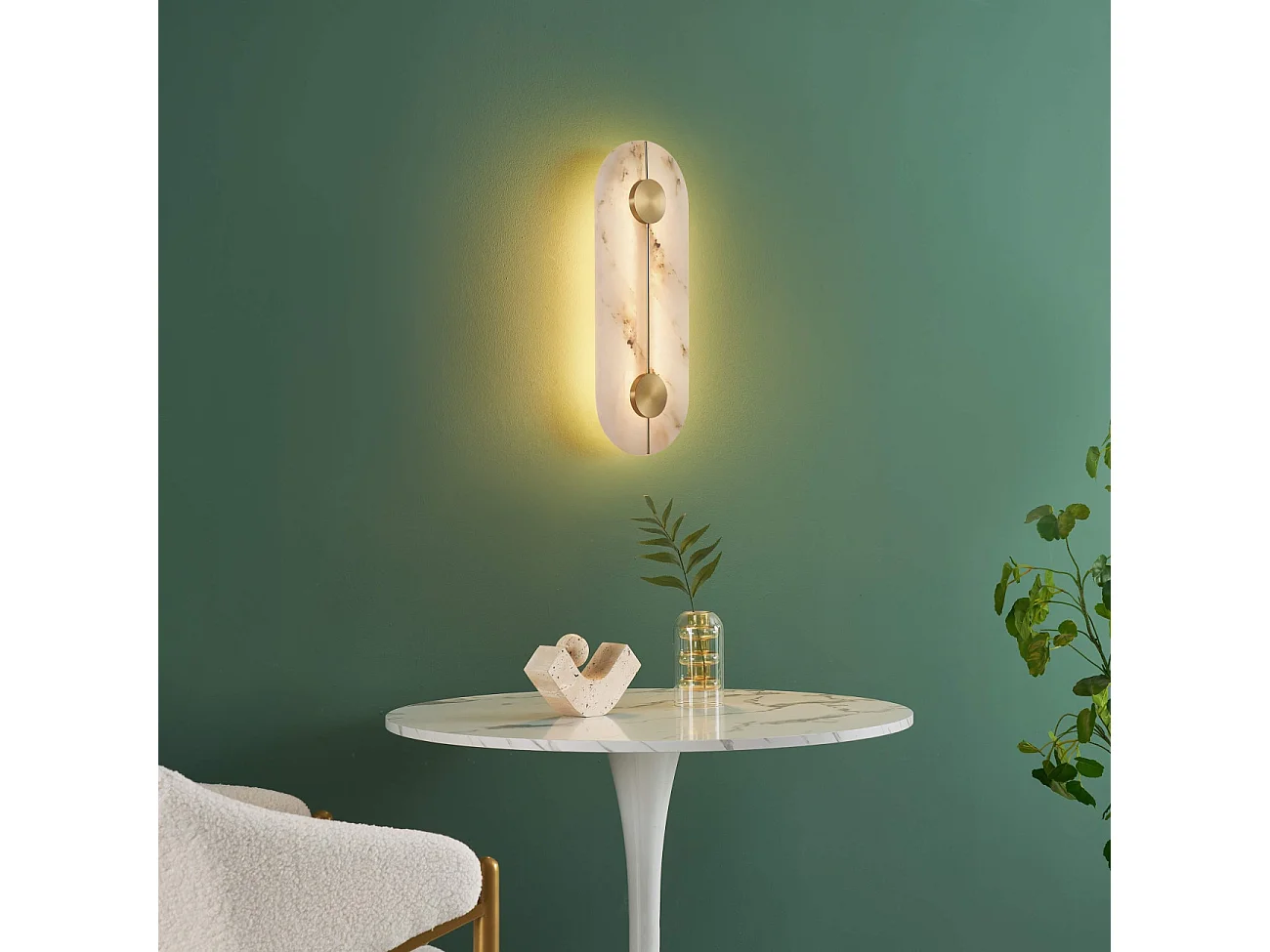 Applique murale ovale dorée LED avec abat-jour en albâtre - Calizia