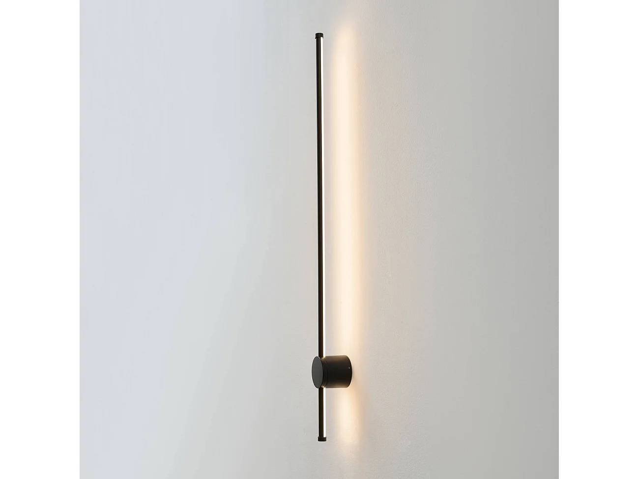 Applique LED noire minimaliste 97 cm design fin IP54 - Nikolai