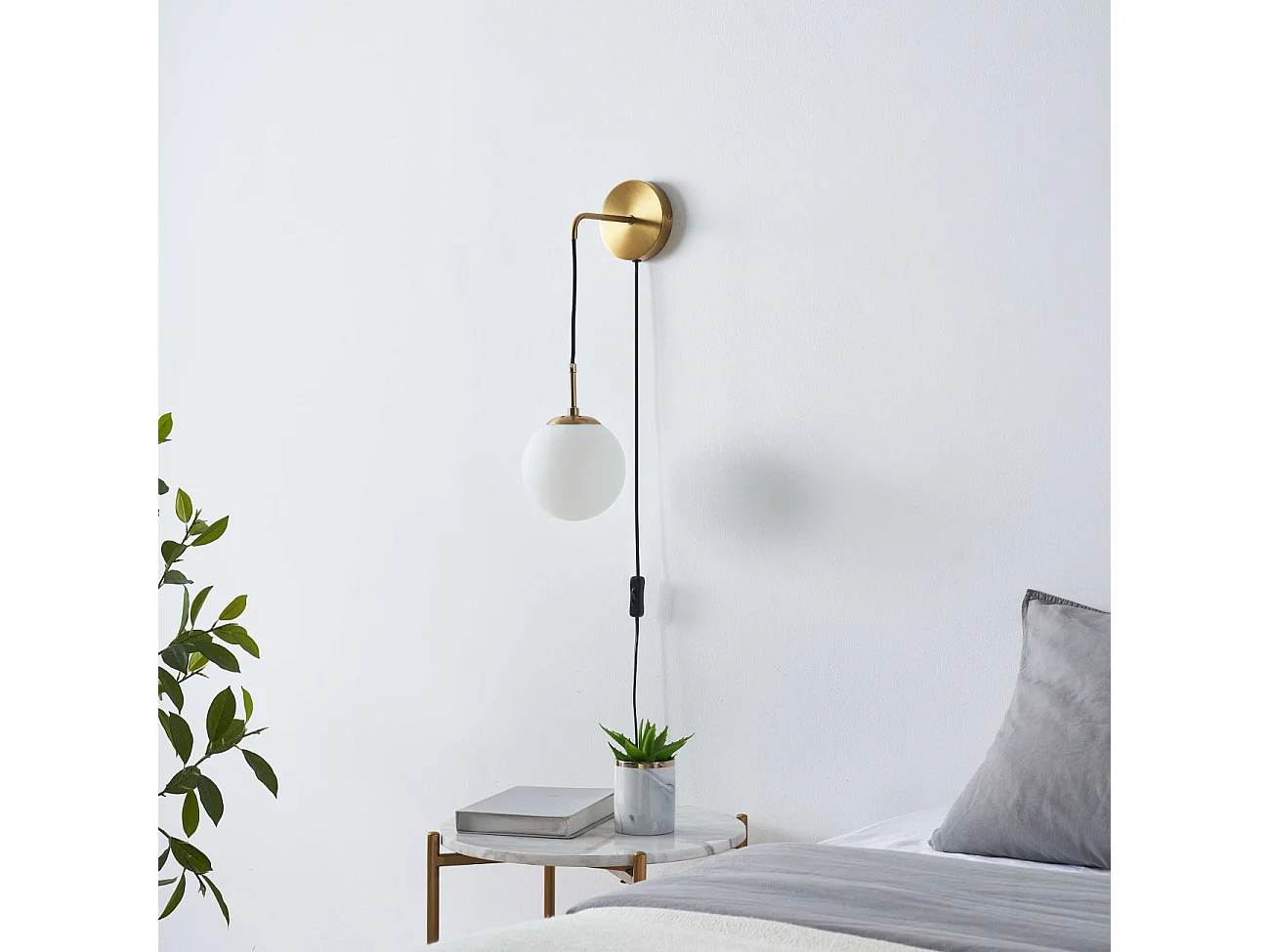 Applique laiton verre blanc avec câble et interrupteur - Robyn