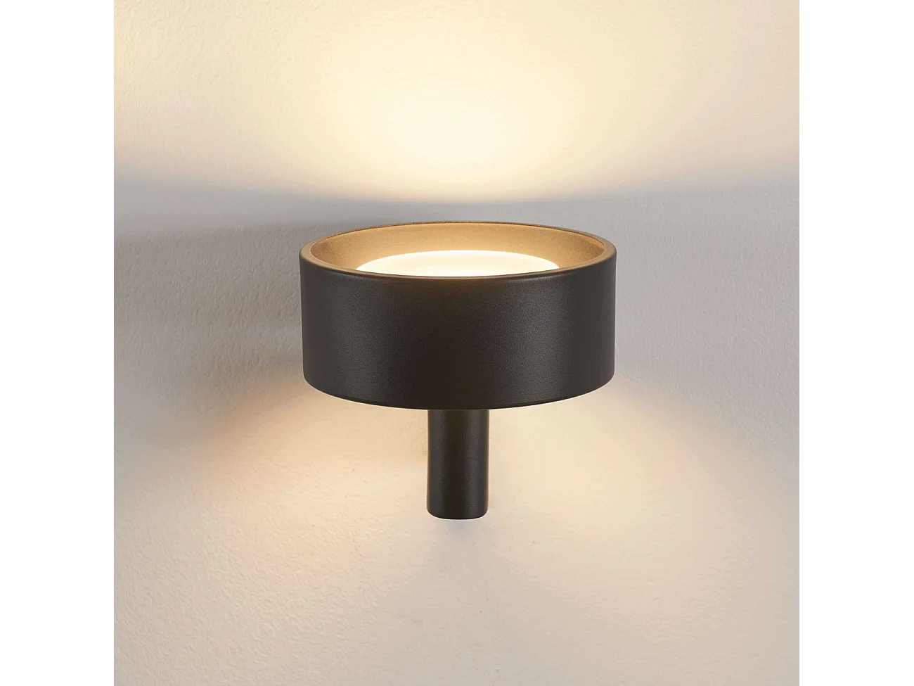 Applique murale noire en métal avec tête ronde LED - Prins