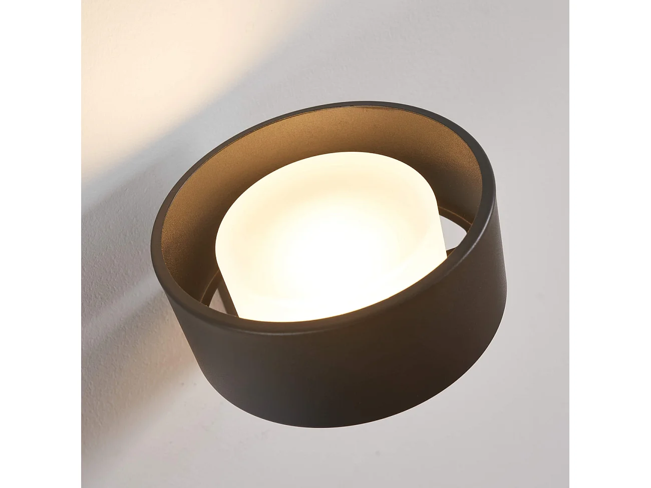 Applique murale noire en métal avec tête ronde LED - Prins