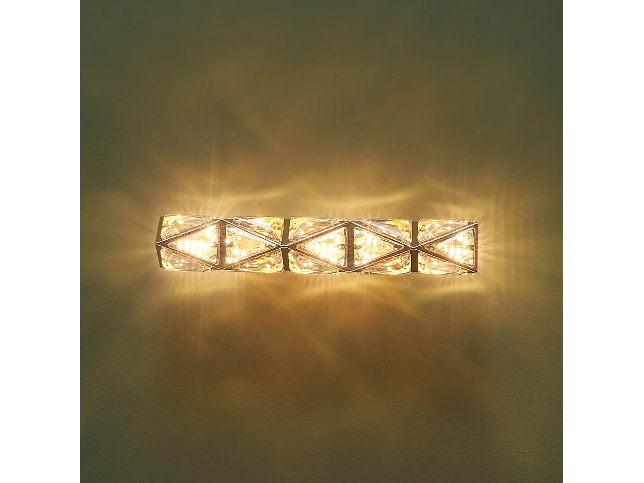 Applique dorée ultra chic en métal et cristaux décoratifs LED - Dalina