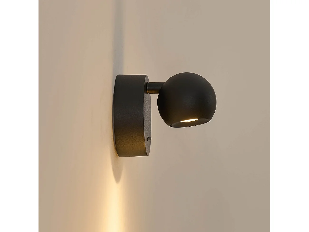 Liseuse noire discrète au design épuré LED intégrée - Loën