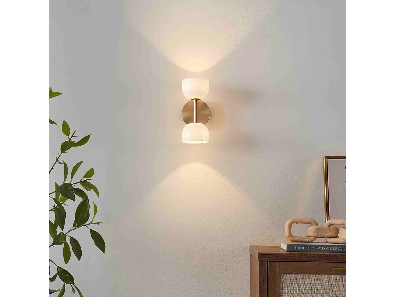 Applique LED laiton à deux globes opalins en verre - Nysséa