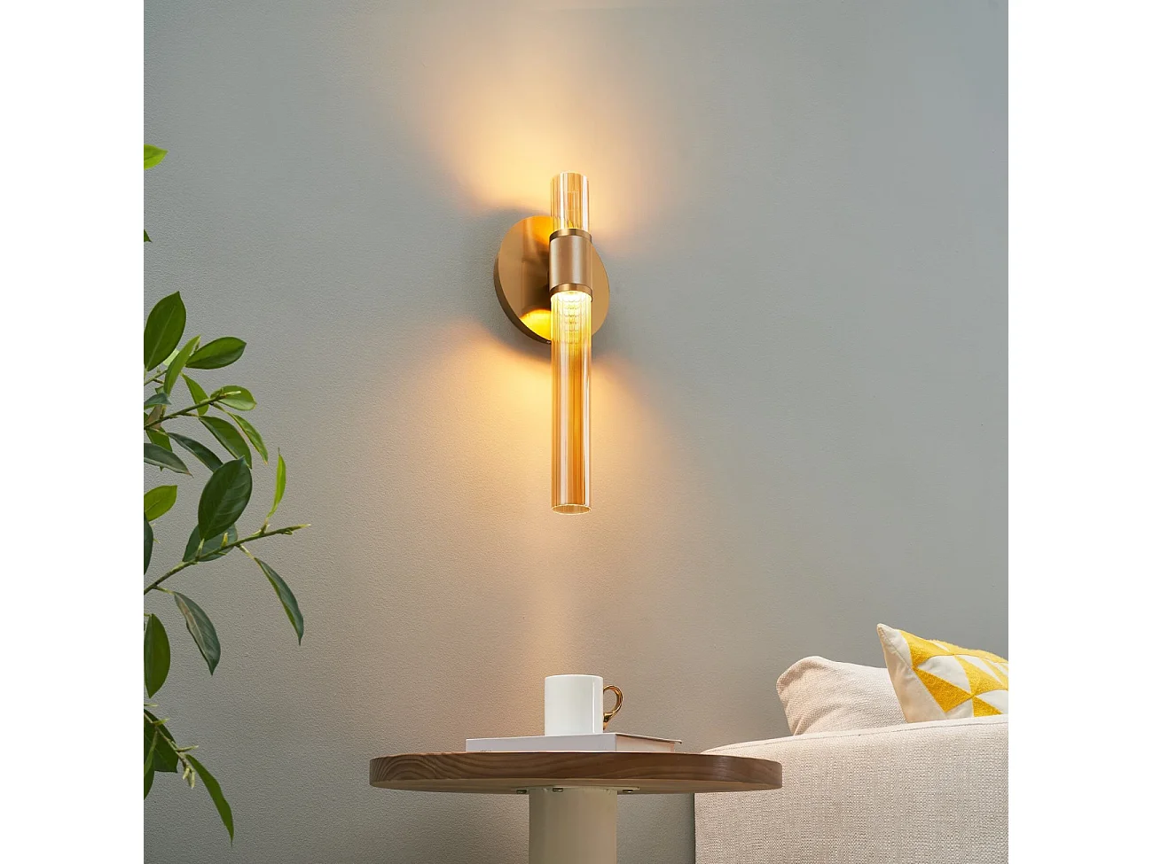 Applique cylindrique finition laiton art déco verre ambré - Cyllia