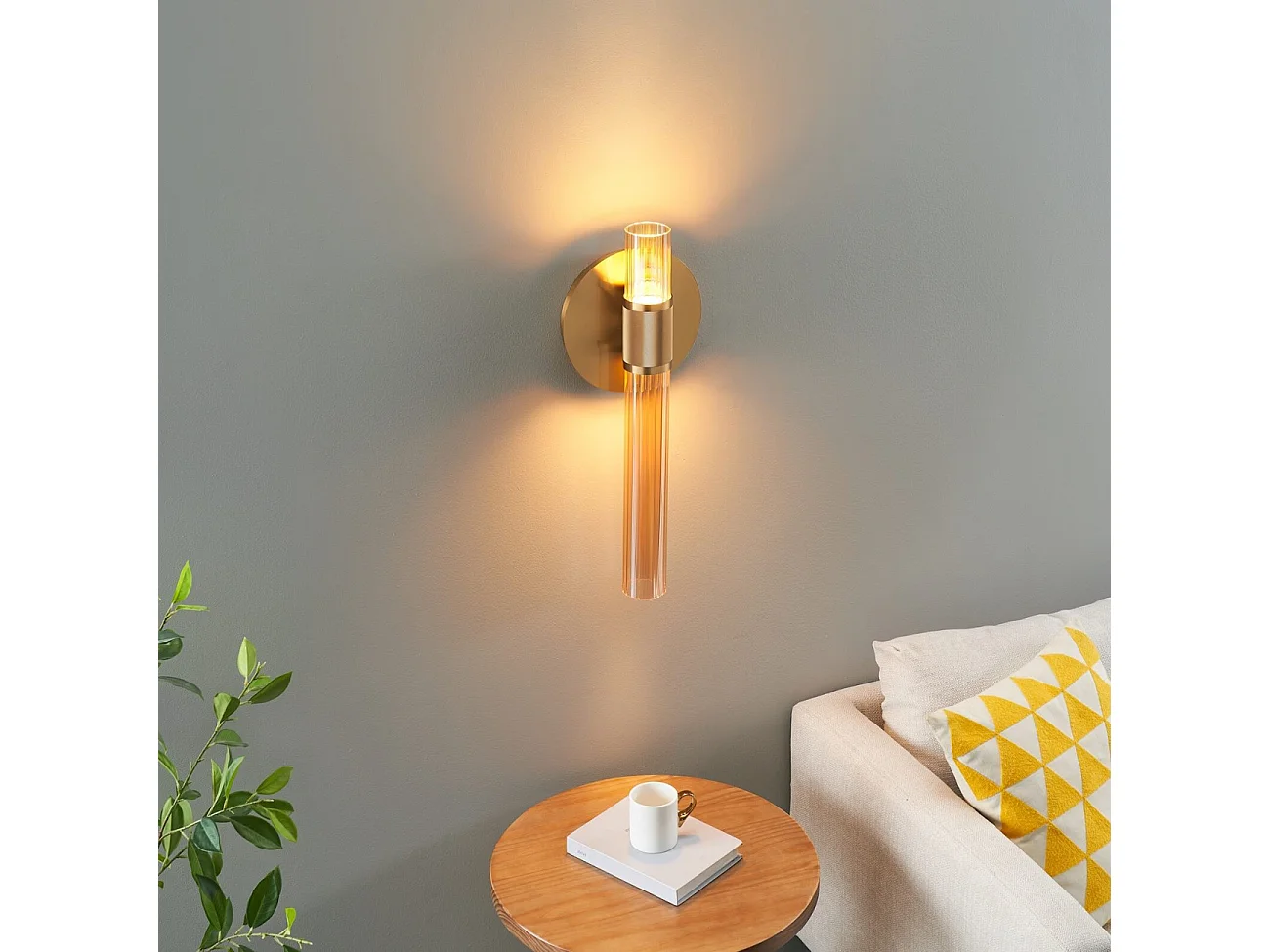 Applique cylindrique finition laiton art déco verre ambré - Cyllia
