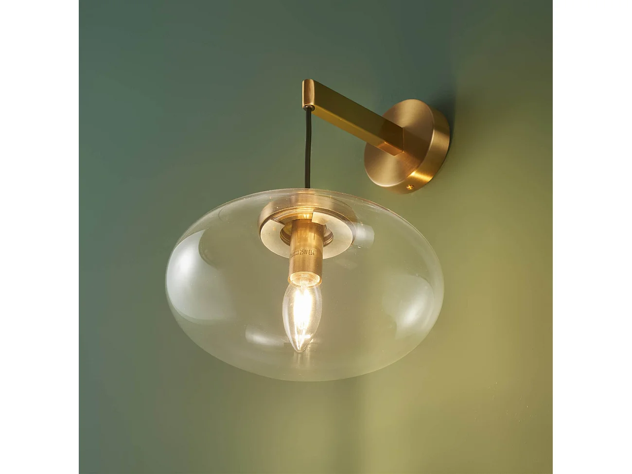 Applique murale dorée avec globe en verre soufflé suspendu - Milenzo