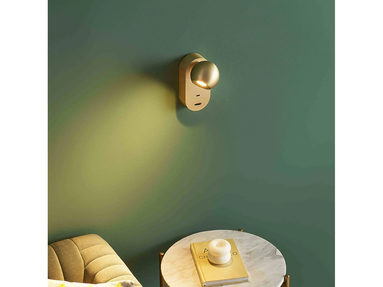 Applique murale LED dorée chic avec chargeur Type-C et interrupteur – Yvan