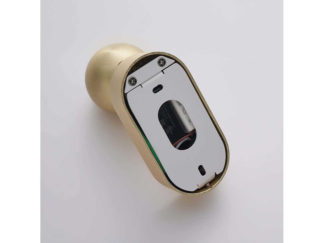 Applique murale LED dorée chic avec chargeur Type-C et interrupteur – Yvan