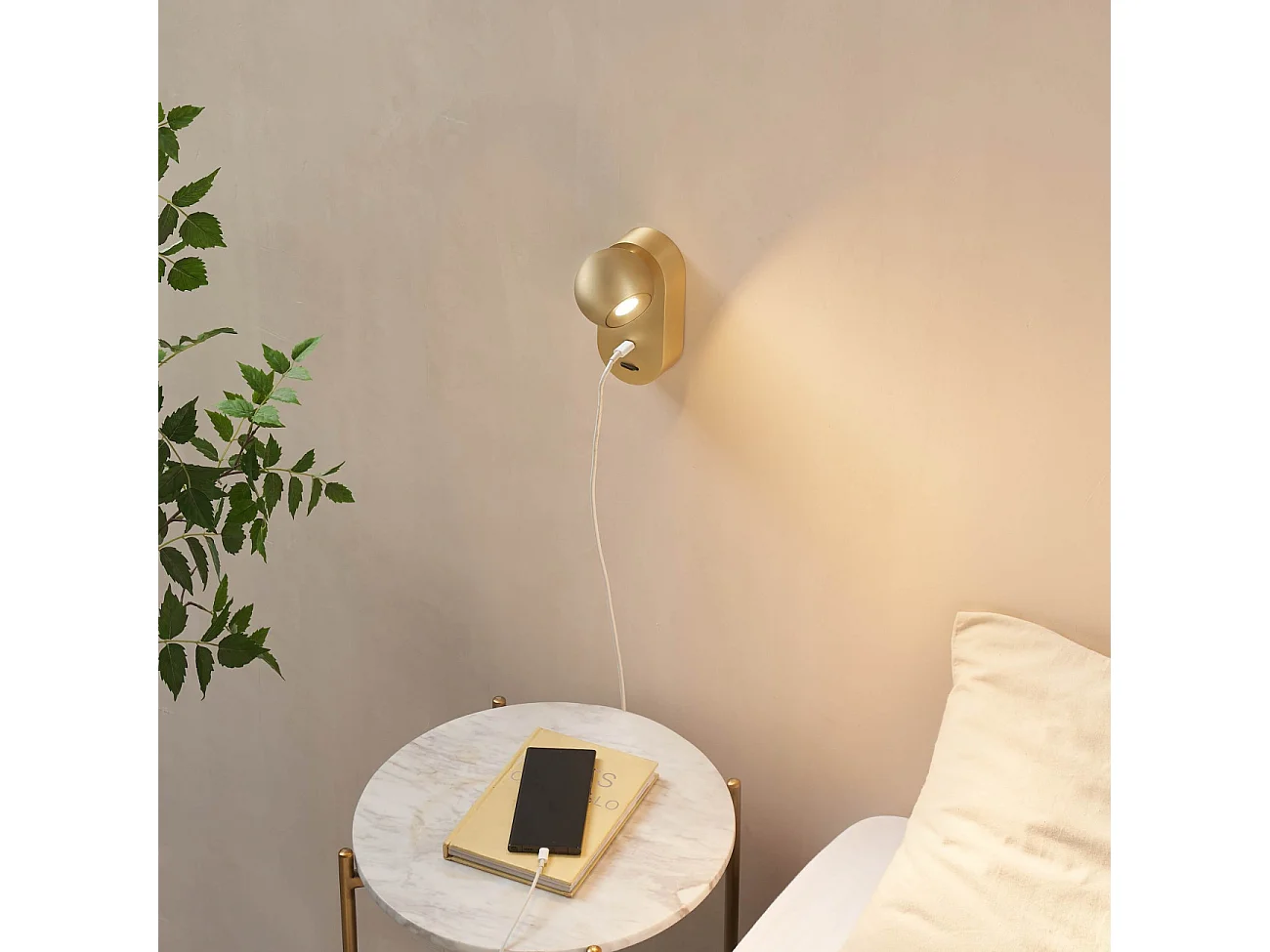 Applique murale LED dorée chic avec chargeur Type-C et interrupteur – Yvan