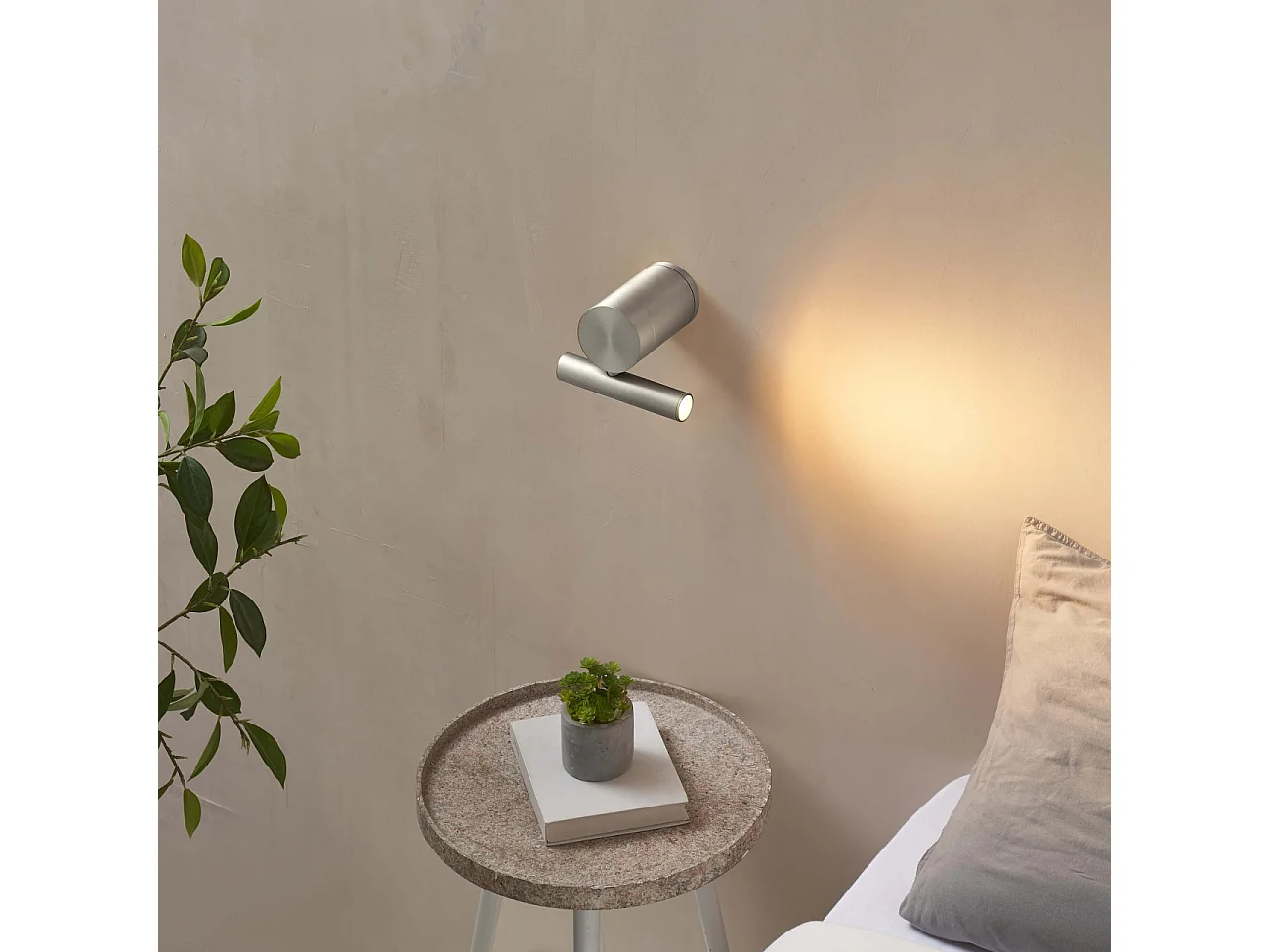 Applique liseuse orientable et dimmable design chromé - Isévia