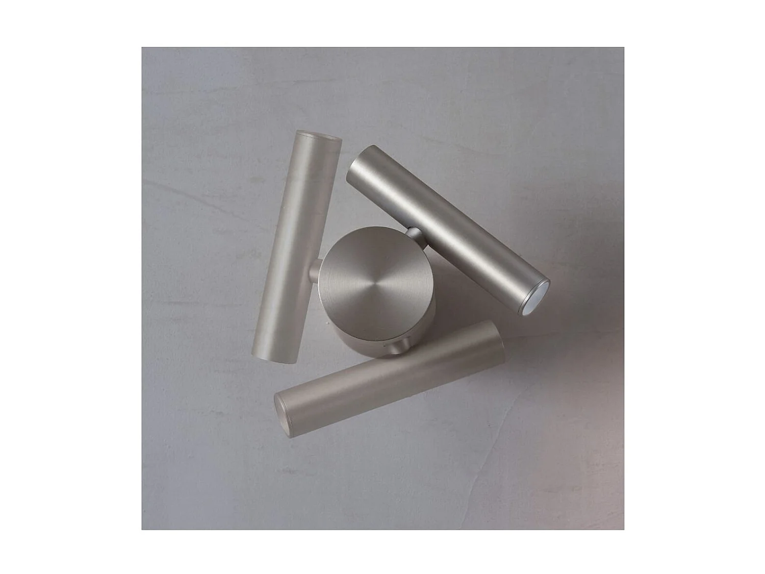 Applique liseuse orientable et dimmable design chromé - Isévia