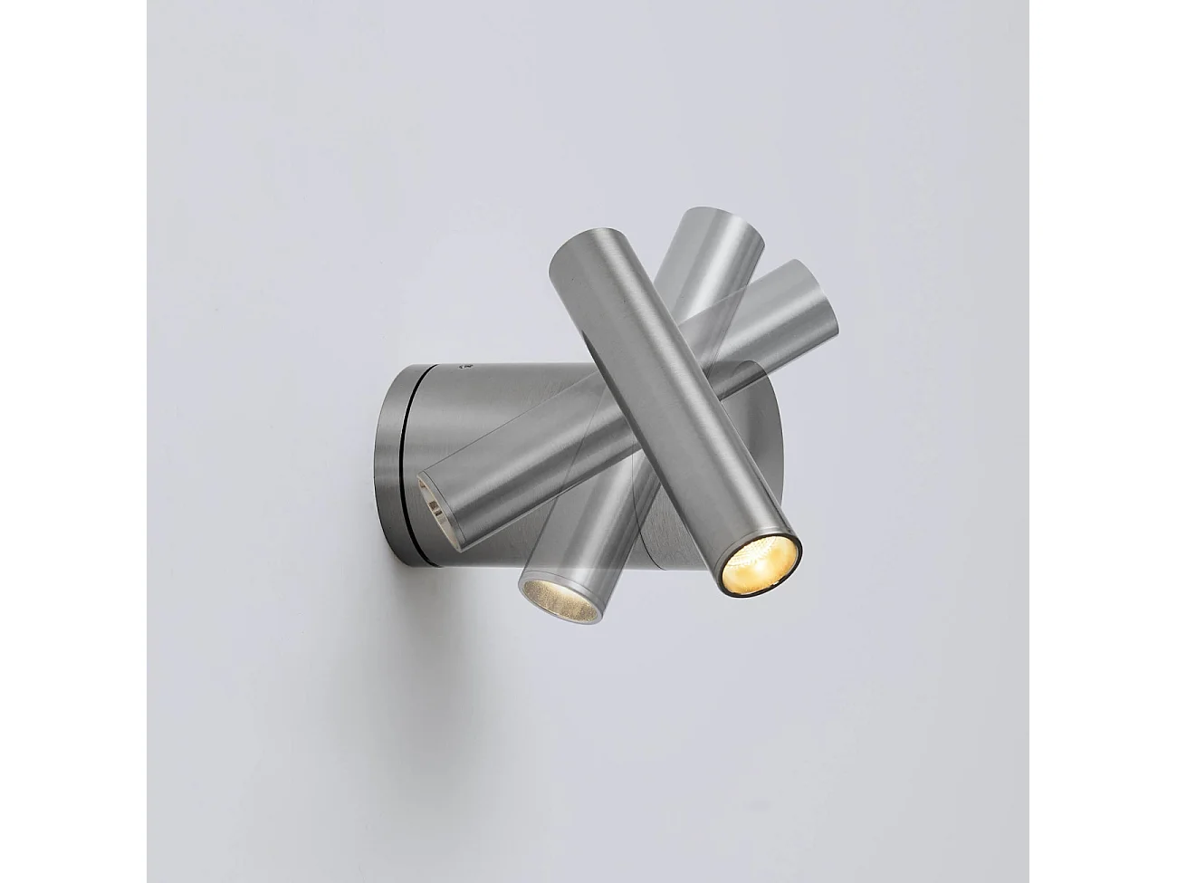 Applique liseuse orientable et dimmable design chromé - Isévia