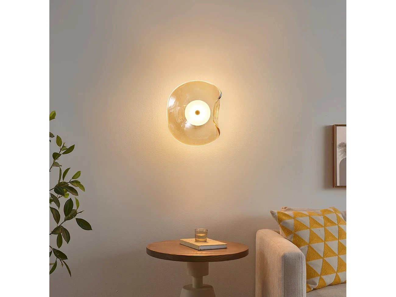 Applique murale ambrée avec diffuseur en verre et LED intégrée  - Lysa