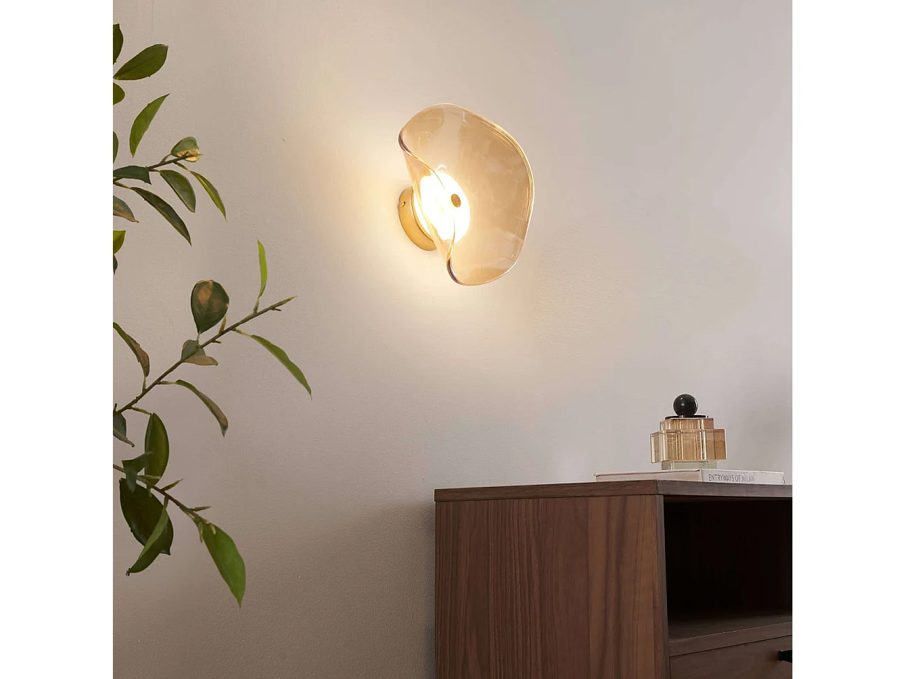Applique murale ambrée avec diffuseur en verre et LED intégrée  - Lysa