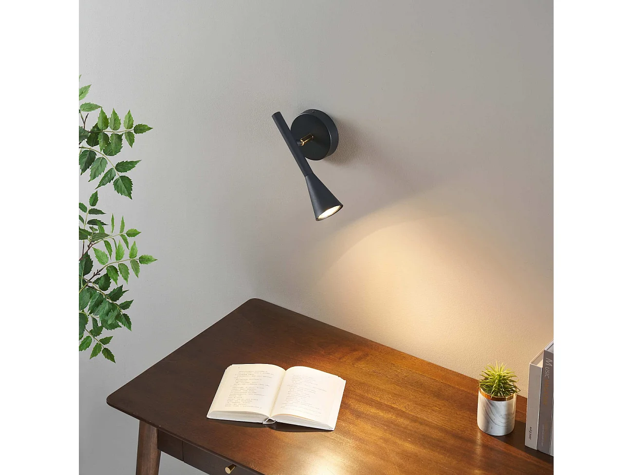 Applique liseuse noire orientable au design moderne - Holen