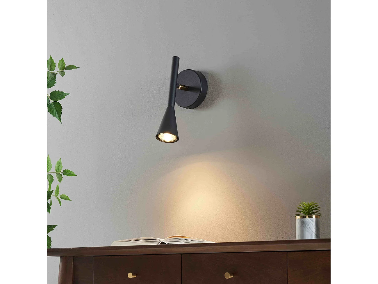 Applique liseuse noire orientable au design moderne - Holen