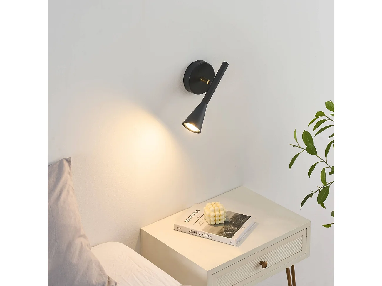 Applique liseuse noire orientable au design moderne - Holen