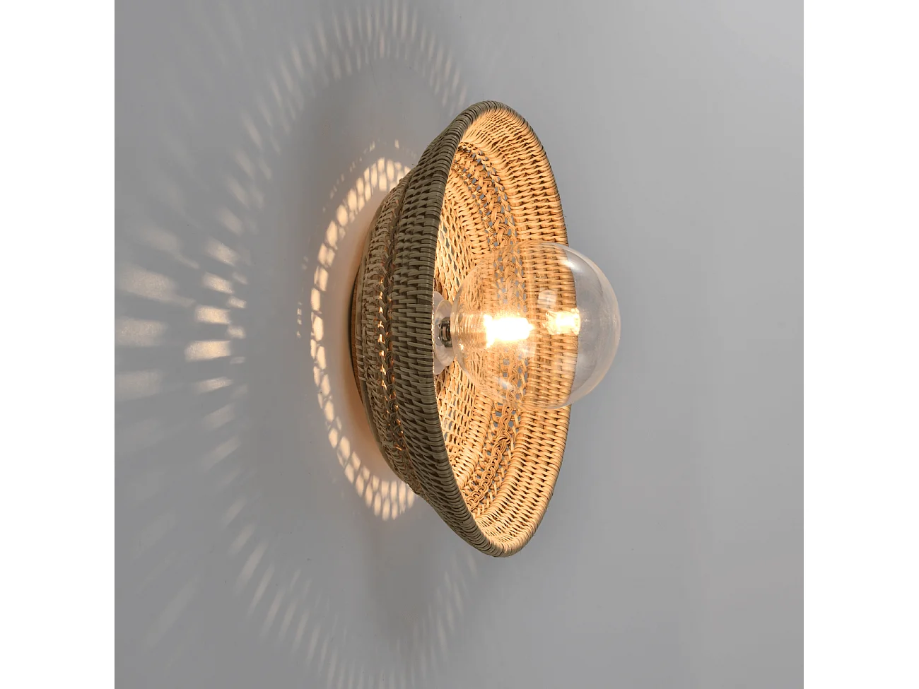 Applique ou plafonnier moderne en rotin jolis reflets décoratifs - Serelina