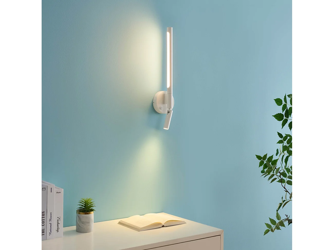Applique murale blanche avec liseuse LED orientable  - Noxea