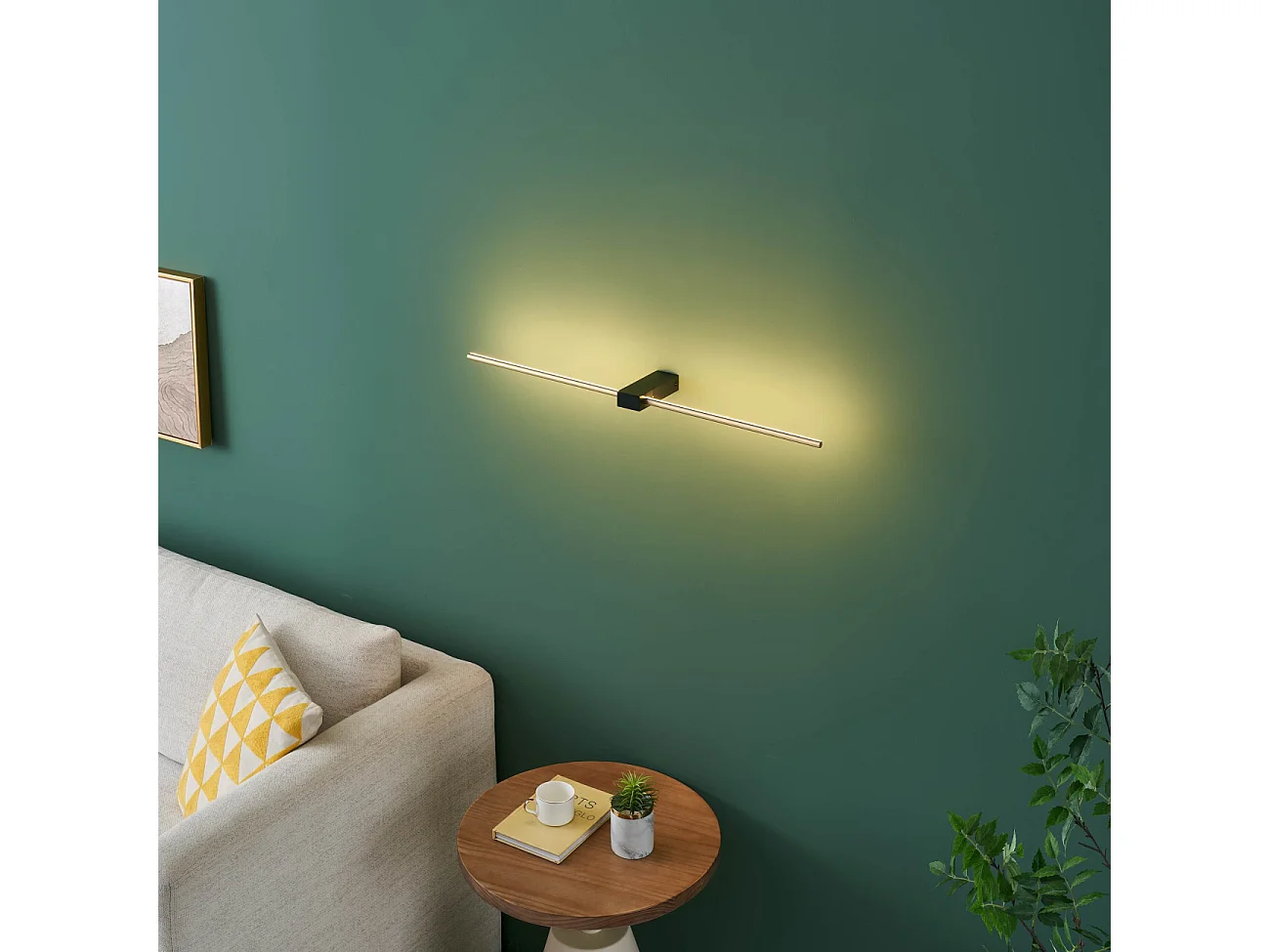 Applique LED minimaliste socle noir et tige laiton 80 cm - Edeline