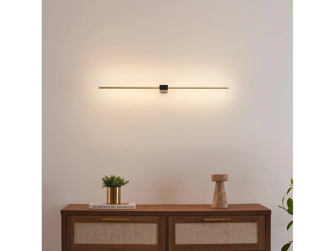 Applique LED minimaliste socle noir et tige laiton 80 cm - Edeline