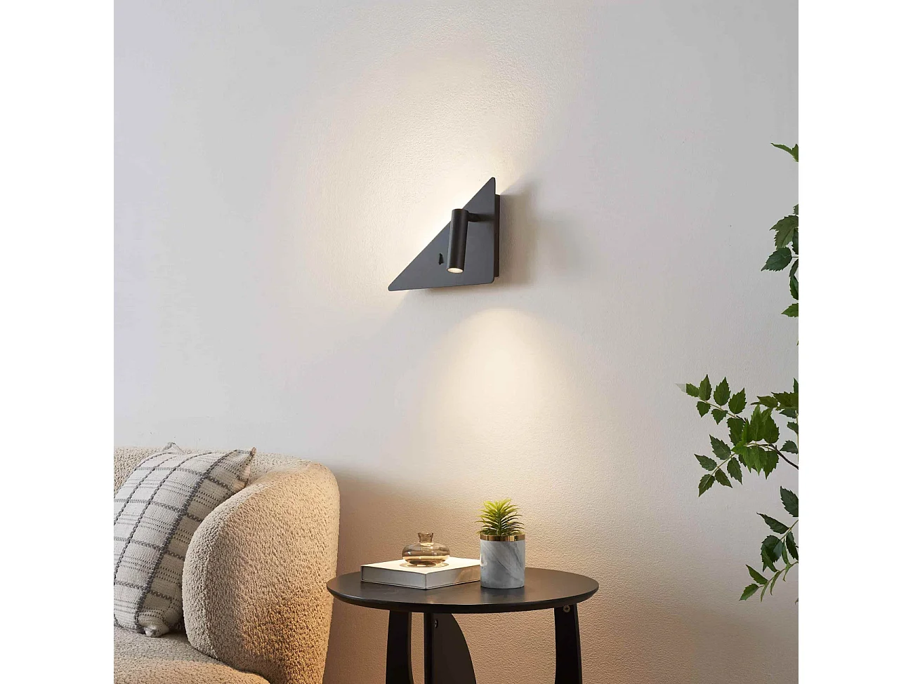 Applique noire triangle LED avec liseuse et angle droit à droite - Elaris Type A