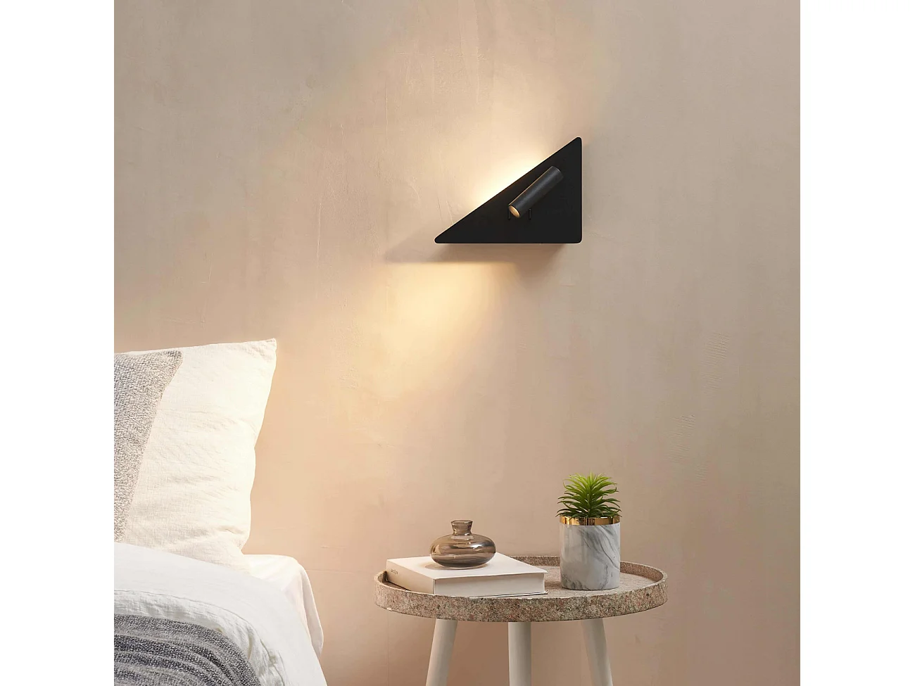 Applique noire triangle LED avec liseuse et angle droit à droite - Elaris Type A
