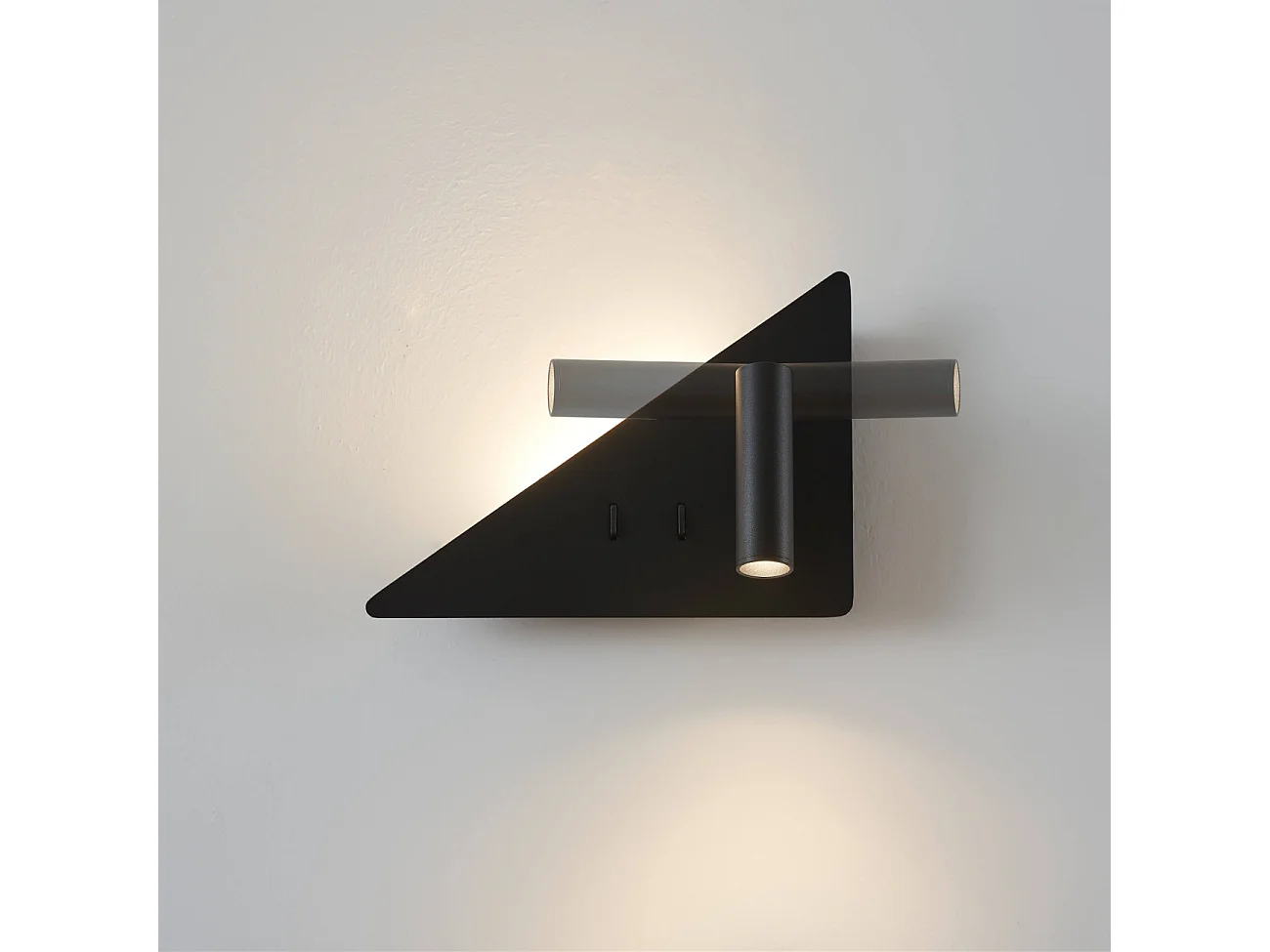 Applique noire triangle LED avec liseuse et angle droit à droite - Elaris Type A