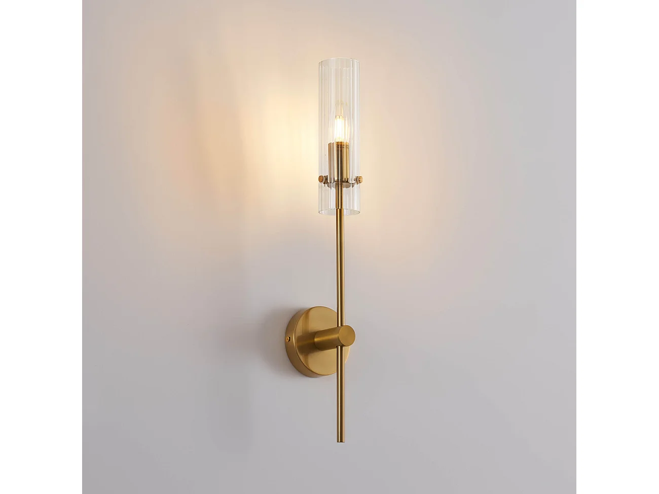 Grande applique support doré et tube en verre transparent - Sérénia