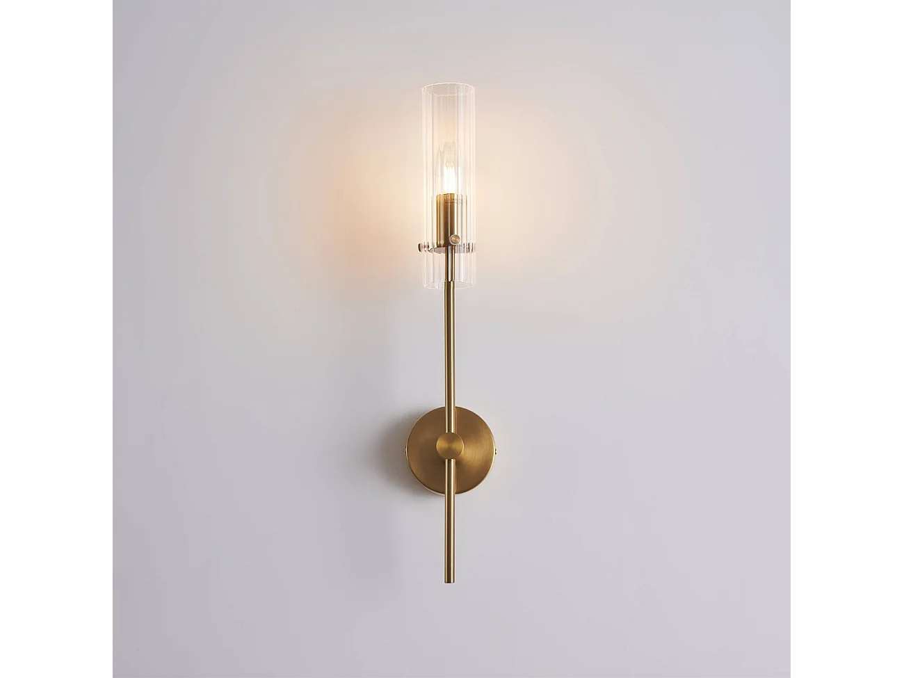 Grande applique support doré et tube en verre transparent - Sérénia